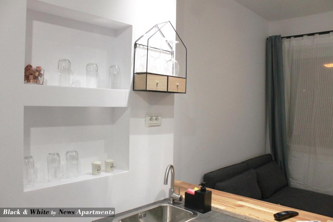 Black & White - News Apartment Bucarest Extérieur photo