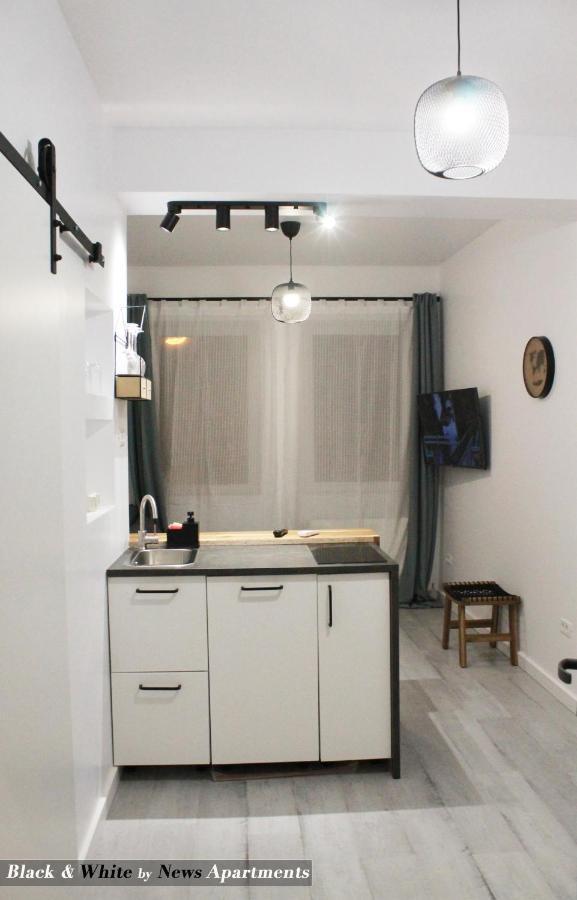Black & White - News Apartment Bucarest Extérieur photo