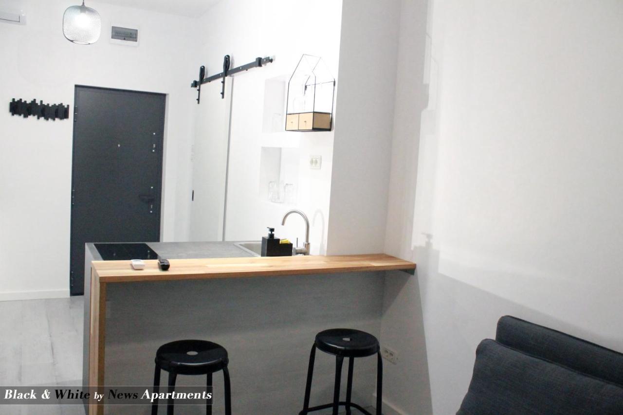 Black & White - News Apartment Bucarest Extérieur photo